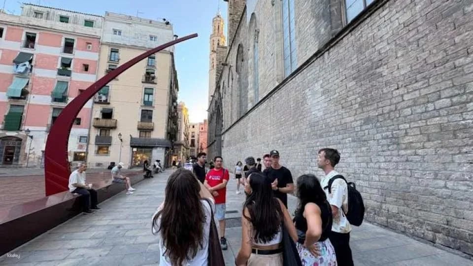 Barcelona district tour with traditional tapas tasting