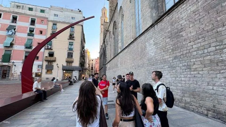 Barcelona district tour with traditional tapas tasting