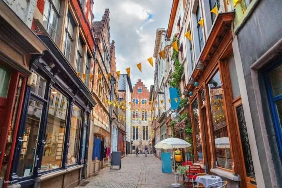 Ghent Christmas private walk with cuberdon treat