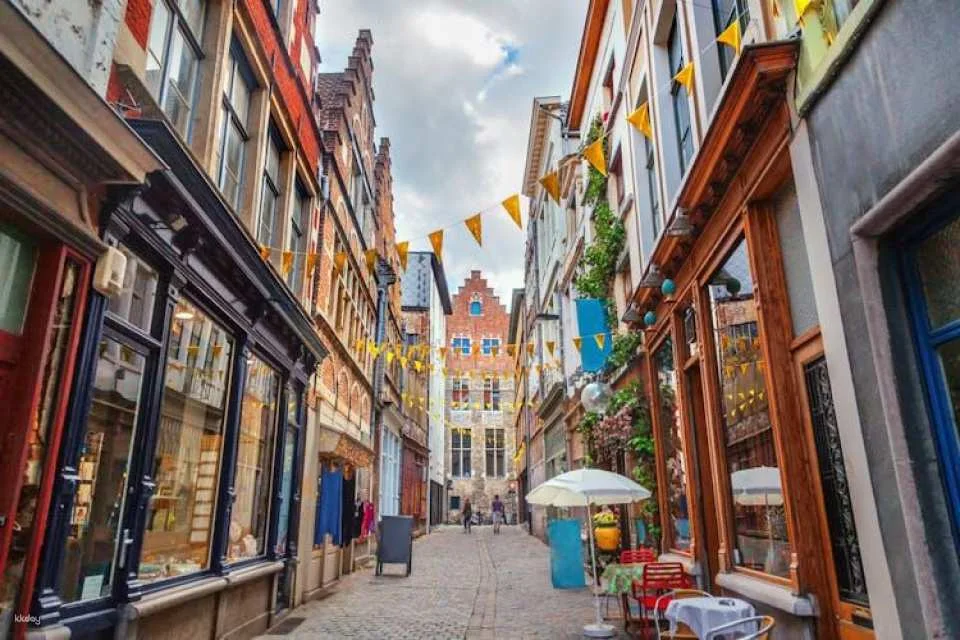 Ghent Christmas private walk with cuberdon treat