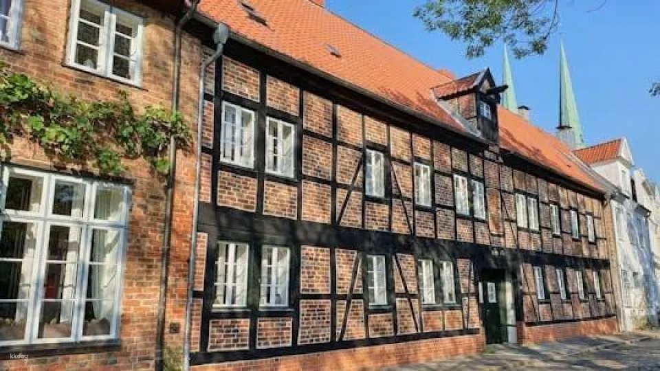 Audio tour through the historic architecture of Lübeck
