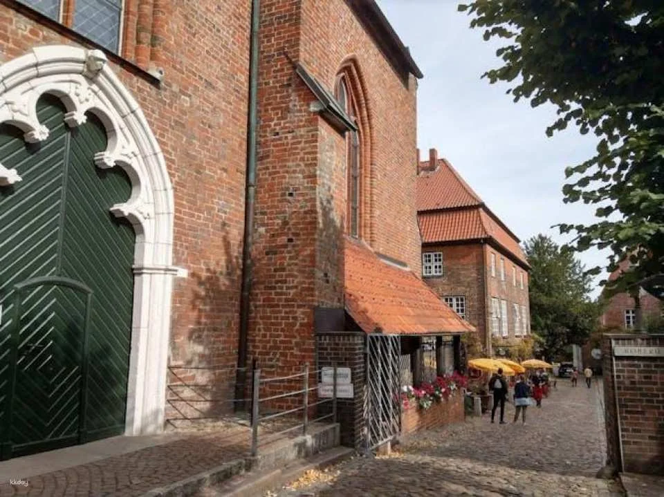 Audio tour through the historic architecture of Lübeck