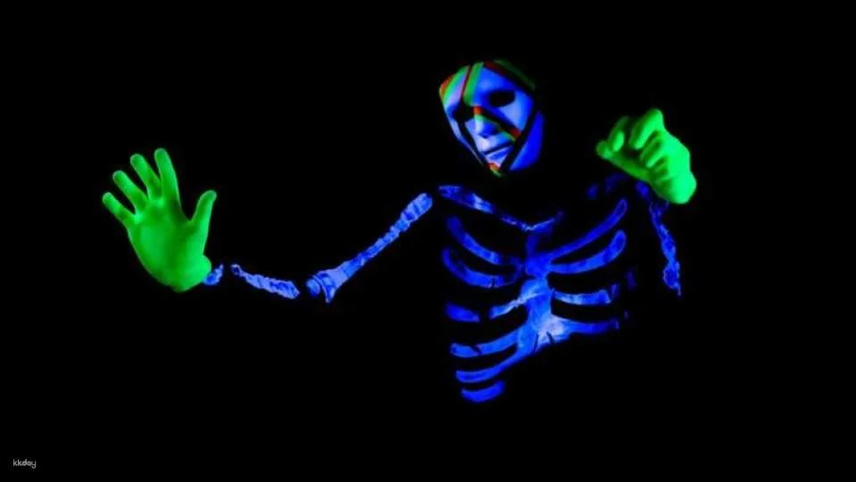 Black light theatre show in Prague "Images of Love"