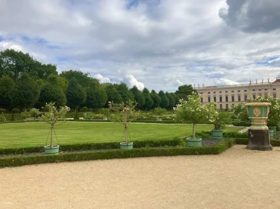 Self-guided audio tour of Charlottenburg palace and gardens