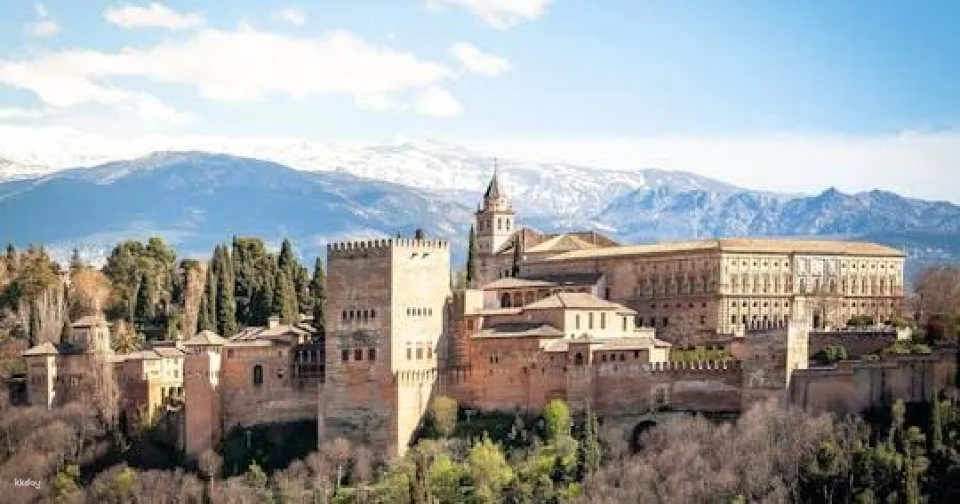 Alhambra Tickets and Small Group Guided Tour in Granada