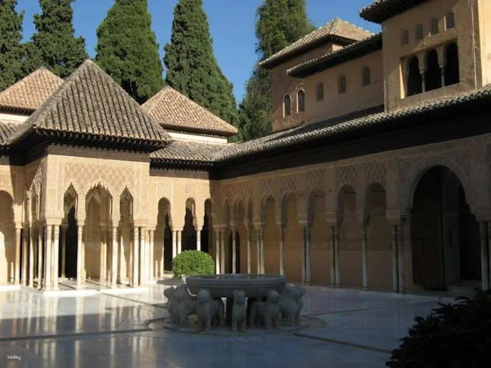 Alhambra Tickets and Small Group Guided Tour in Granada