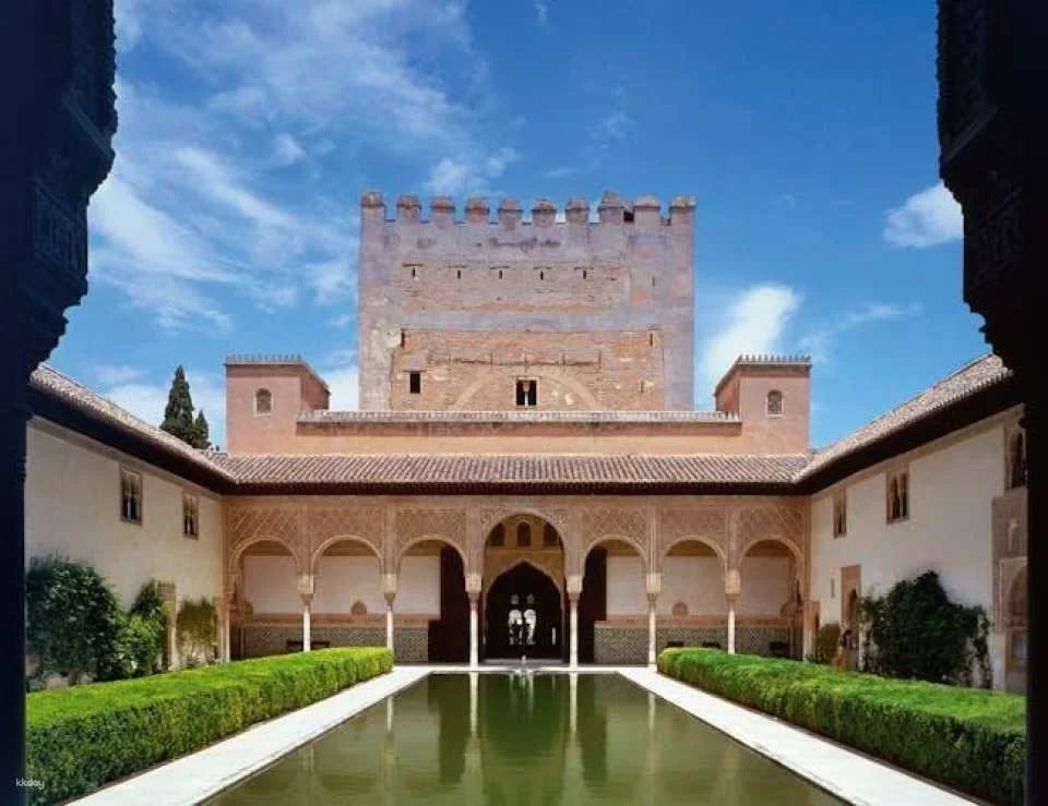 Alhambra Tickets and Small Group Guided Tour in Granada