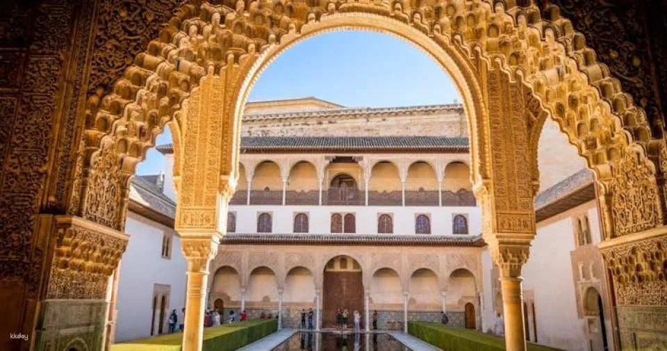 Alhambra Tickets and Small Group Guided Tour in Granada