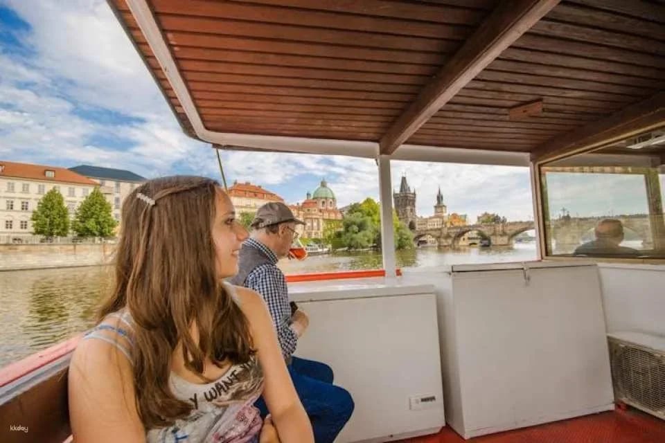 Prague sightseeing with bus, walking tour, lunch and river cruise