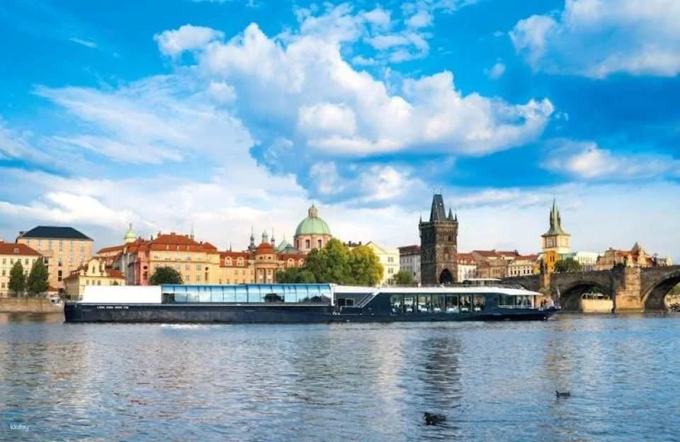 Prague sightseeing with bus, walking tour, lunch and river cruise