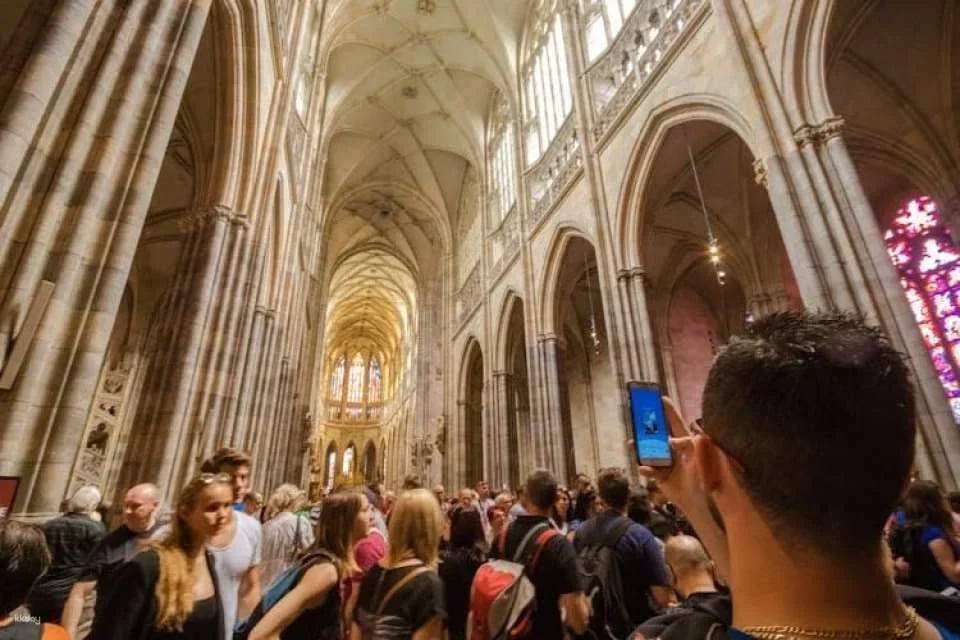 Prague sightseeing with bus, walking tour, lunch and river cruise
