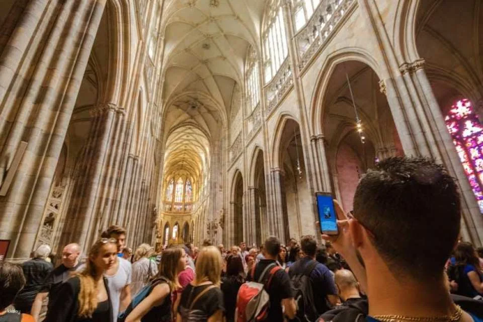 Prague sightseeing with bus, walking tour, lunch and river cruise