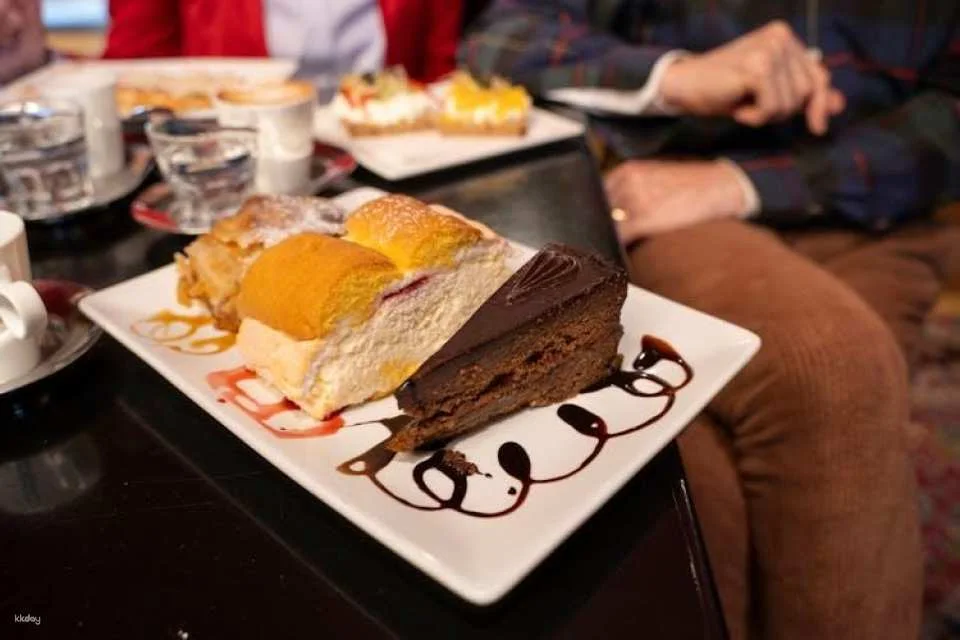 Vienna food, coffee and market guided tour