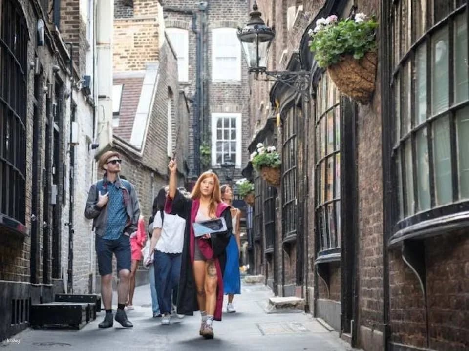 Harry Potter Guided Walking Tour with Tower of London Tickets