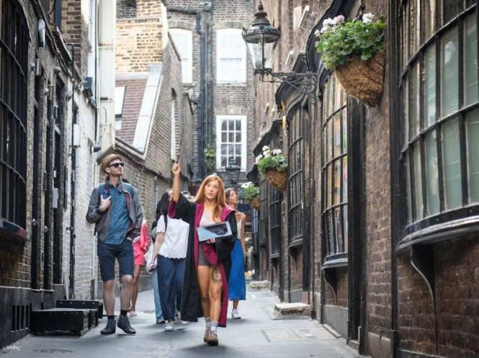 Harry Potter Guided Walking Tour with Tower of London Tickets