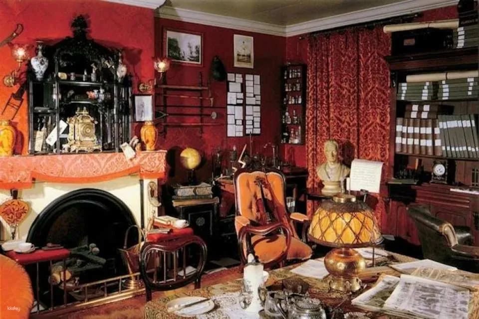 Sherlock Holmes Museum and Westminster Highlights Tour