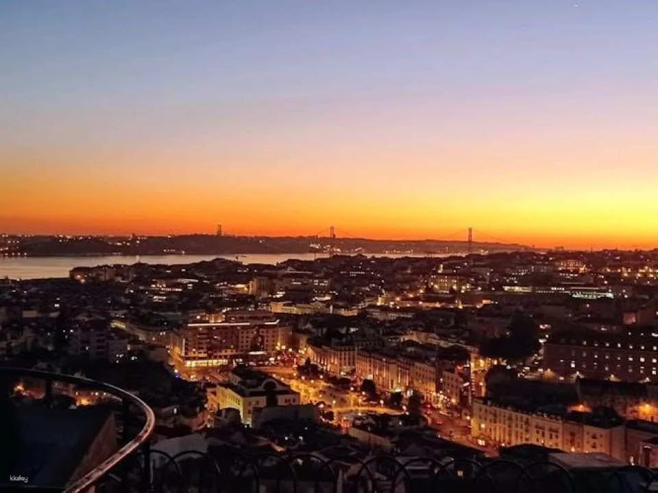 Old Lisbon tuk-tuk tour with food tasting
