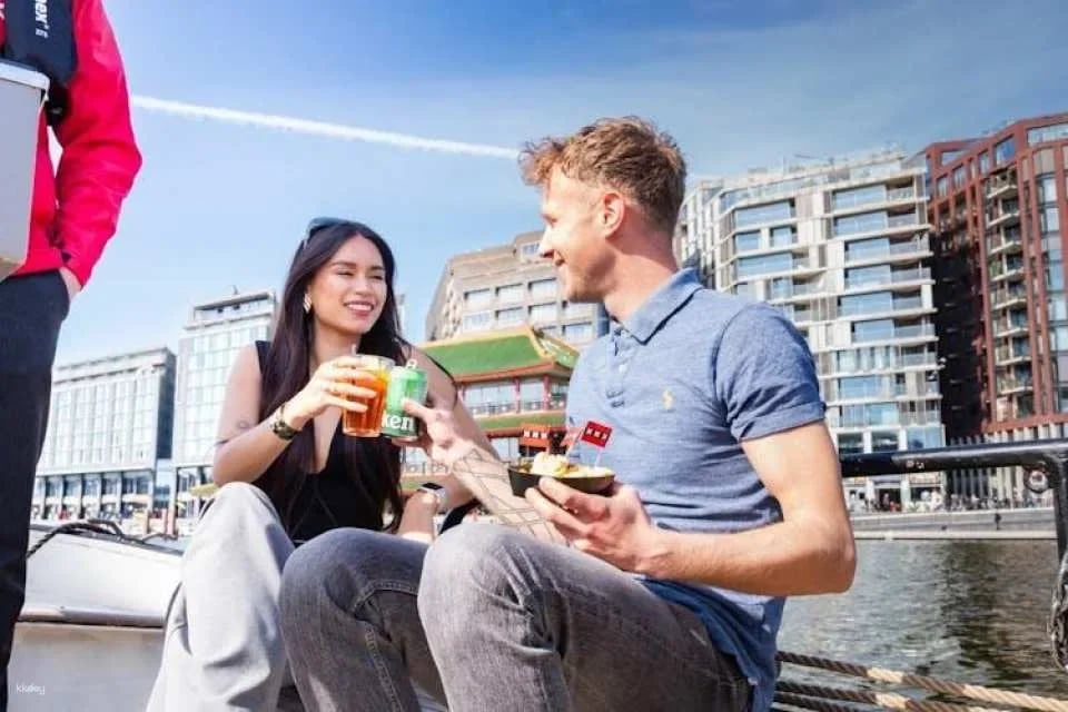 Amsterdam's canals tour with cheese and drinks tasting