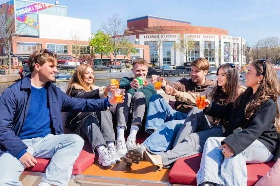 Amsterdam's canals tour with cheese and drinks tasting