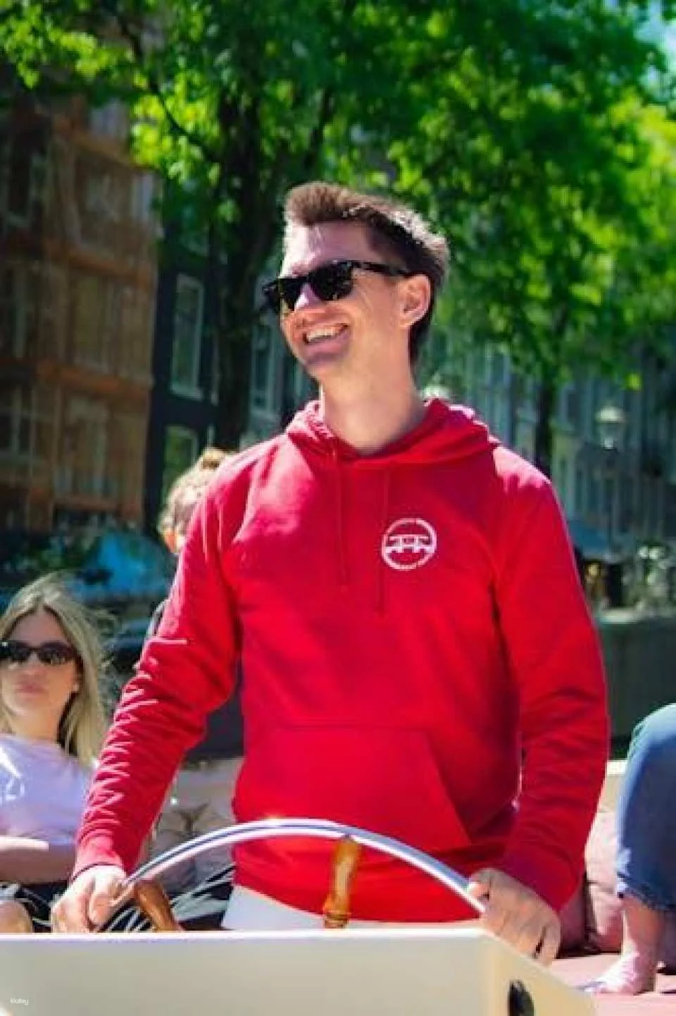 Amsterdam's canals tour with cheese and drinks tasting