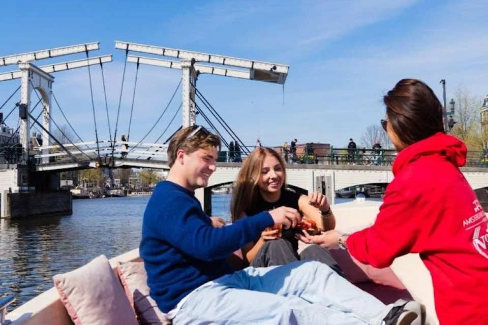 Amsterdam's canals tour with cheese and drinks tasting