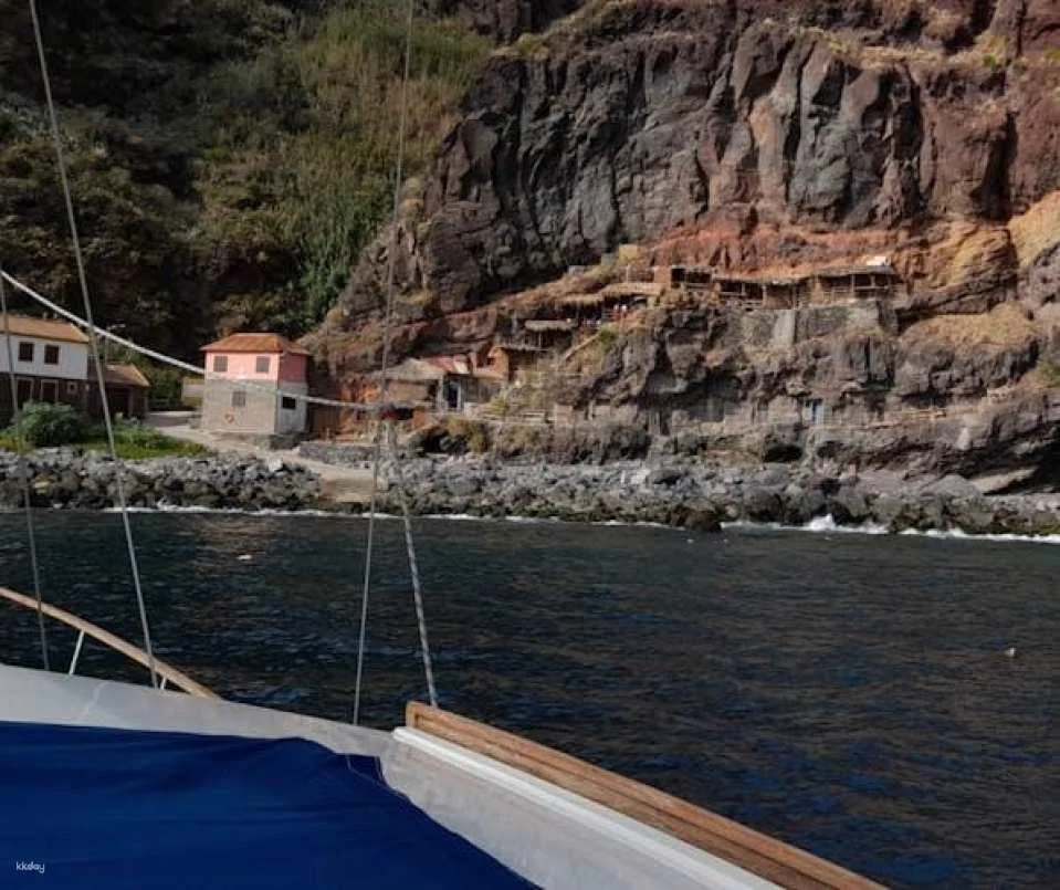 West Bays Sailing Trip from Funchal with Lunch