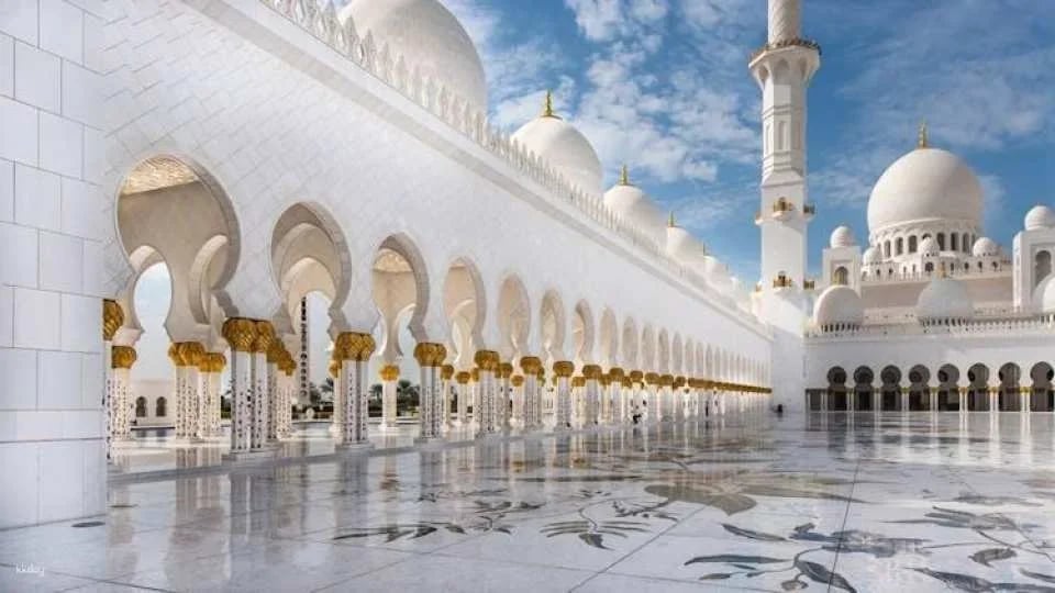Abu Dhabi's heritage full-day guided tour from Dubai