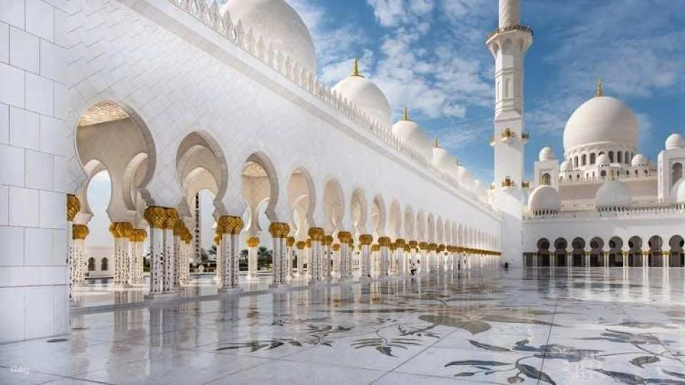 Abu Dhabi's heritage full-day guided tour from Dubai