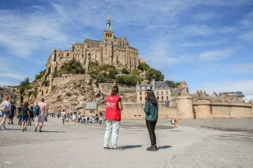 2-Day Excursion to Mont Saint-Michel, Loire Valley Chateaux and Wine Tasting from Paris