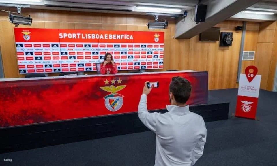 SL Benfica Stadium and Cosme Damião Museum tour with light meal