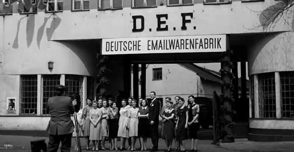 Schindler story walking tour through Kazimierz and the ghetto