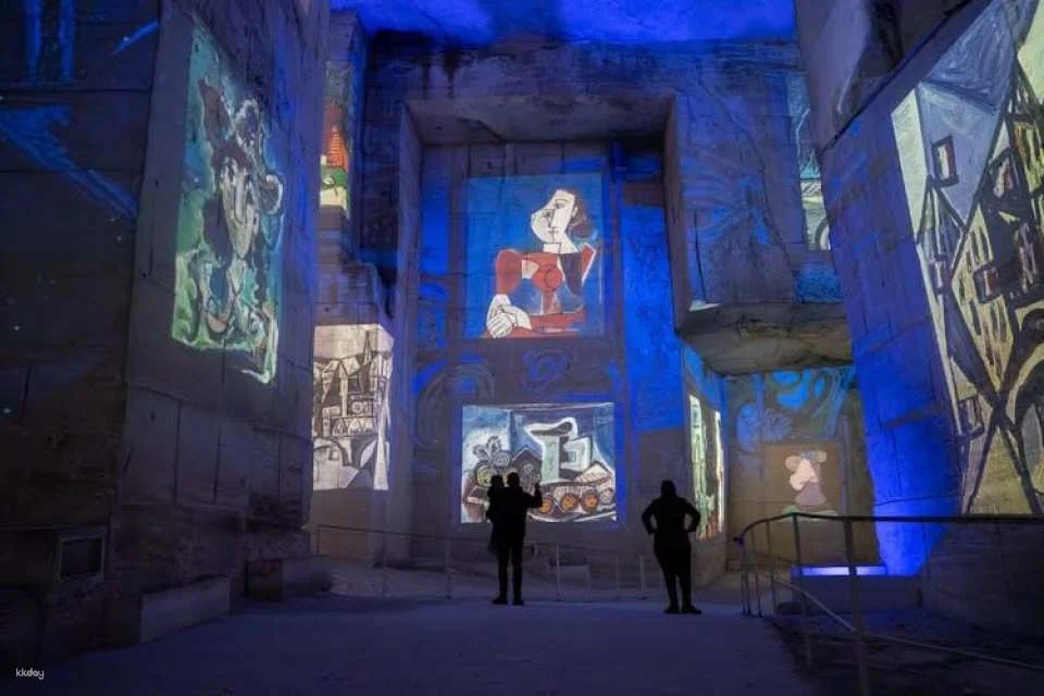 Carrières des Lumières immersive art experience
