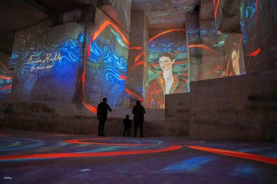 Carrières des Lumières immersive art experience