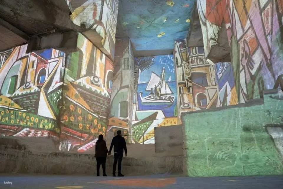 Carrières des Lumières immersive art experience