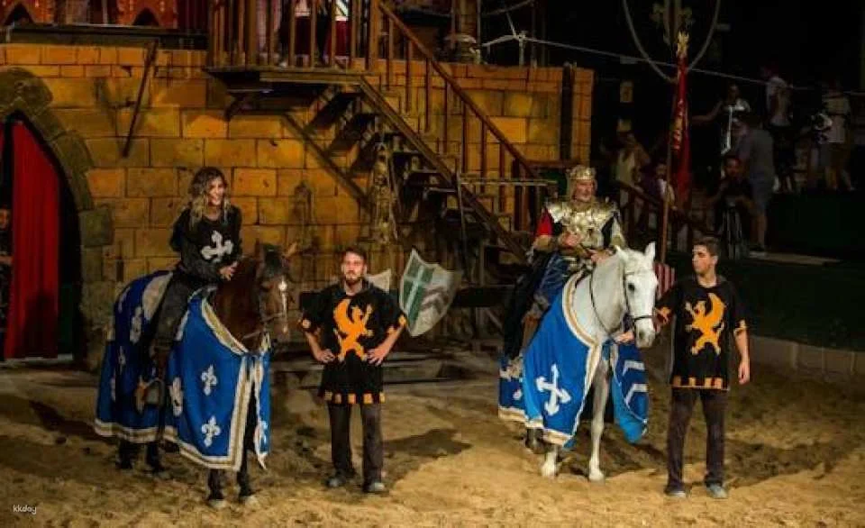 Dinner with Robin Hood themed show at Desafío Medieval