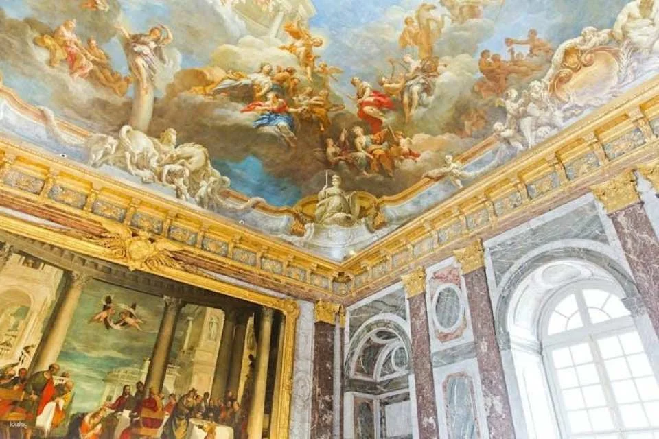 Versailles Palace guided visit from Paris and optional Gardens