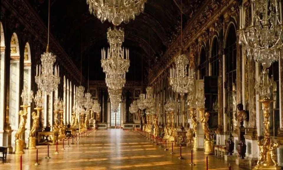 Versailles Palace guided visit from Paris and optional Gardens