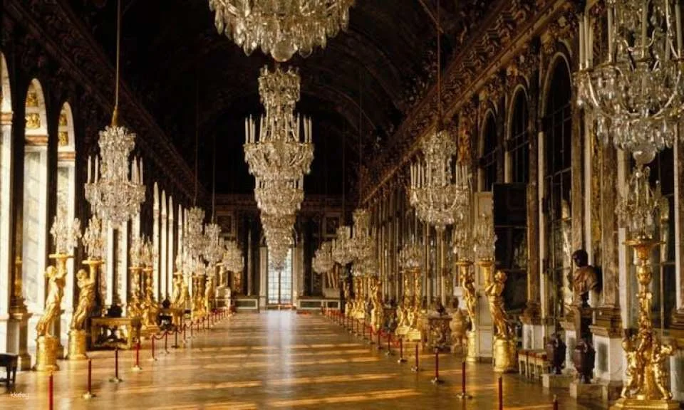 Versailles Palace guided visit from Paris and optional Gardens