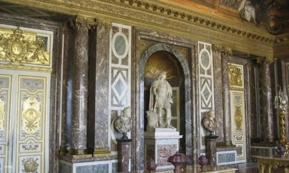 Versailles Palace guided visit from Paris and optional Gardens