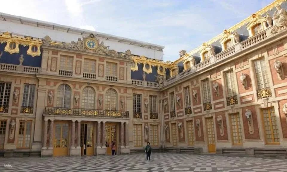Versailles Palace guided visit from Paris and optional Gardens