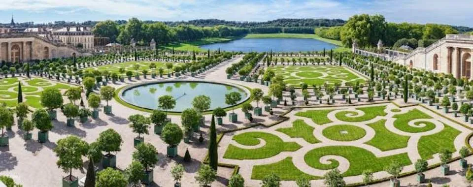 Versailles Palace guided visit from Paris and optional Gardens