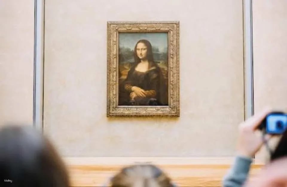 Louvre guided tour with priority entry and audio guide