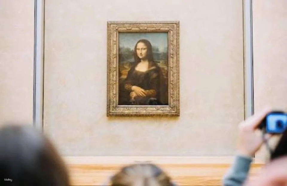 Louvre guided tour with priority entry and audio guide