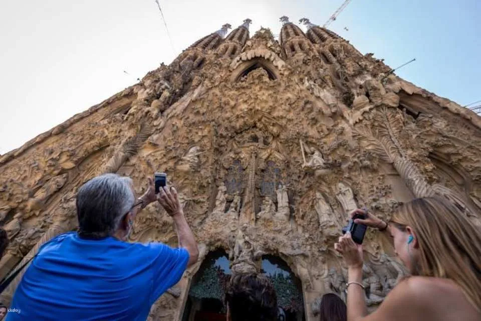 Skip the Line: Sagrada Familia Guided Tour