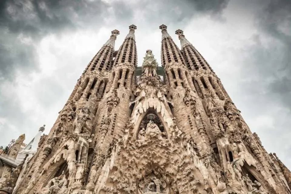Skip the Line: Sagrada Familia Guided Tour