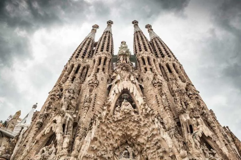 Skip the Line: Sagrada Familia Guided Tour