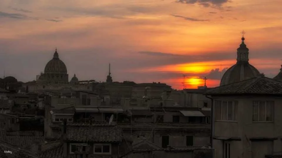 Rome piazzas and fountains sunset guided tour with aperitivo