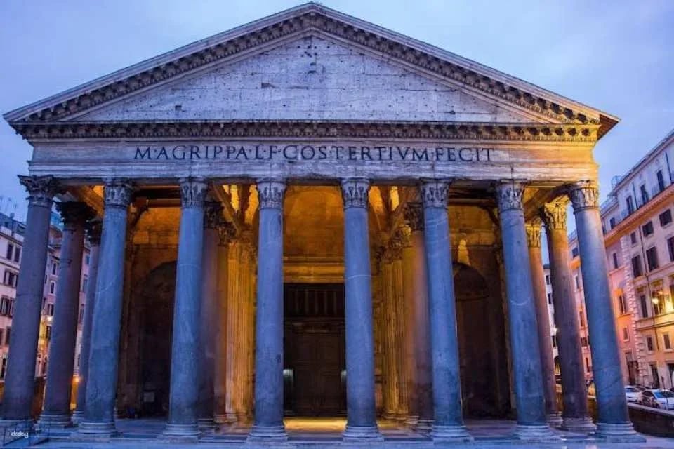 Rome piazzas and fountains sunset guided tour with aperitivo