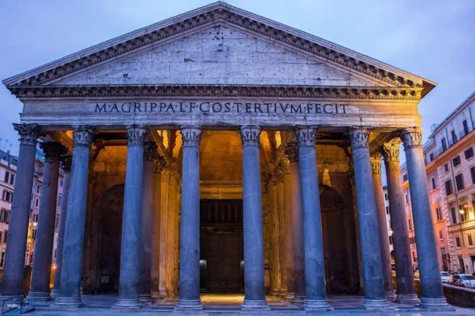 Rome piazzas and fountains sunset guided tour with aperitivo