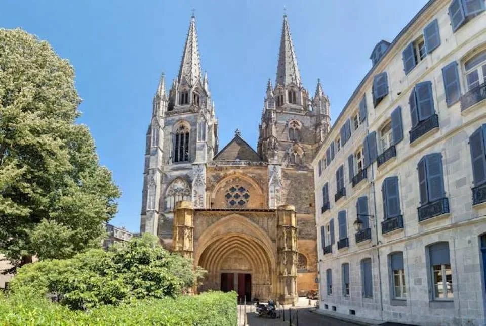 Biarritz and French Basque coast tour from San Sebastian with lunch